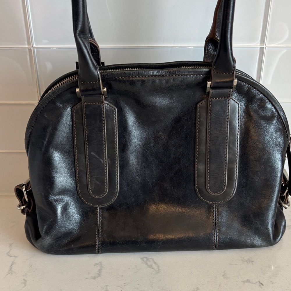 Danier Elegant Black Leather Handbag - Picture 3 of 11